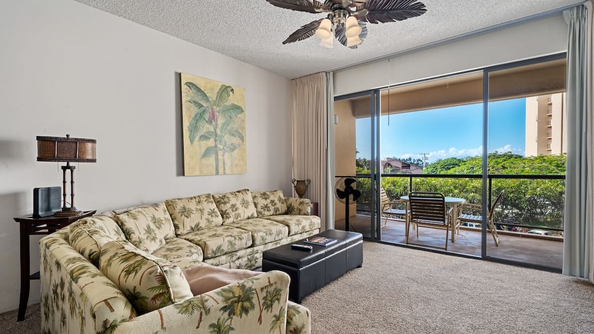 Condo in Lahaina · ★4.53 · 1 bedroom · 2 beds · 2 private baths - Photo 1