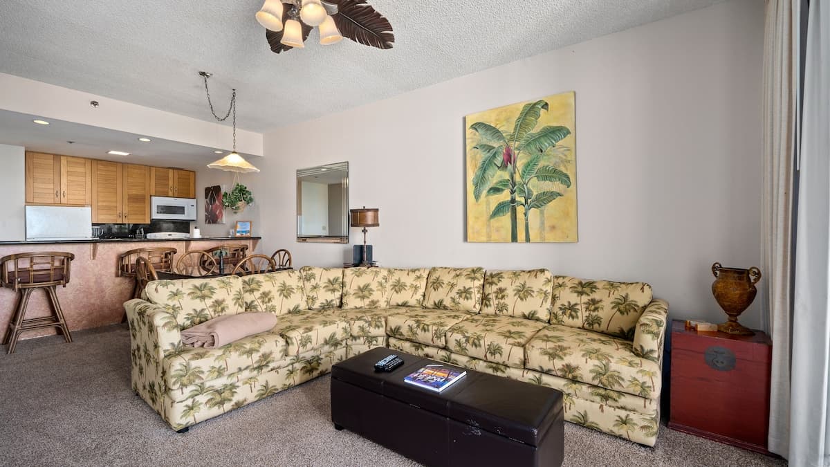 Condo in Lahaina · ★4.53 · 1 bedroom · 2 beds · 2 private baths - Photo 5