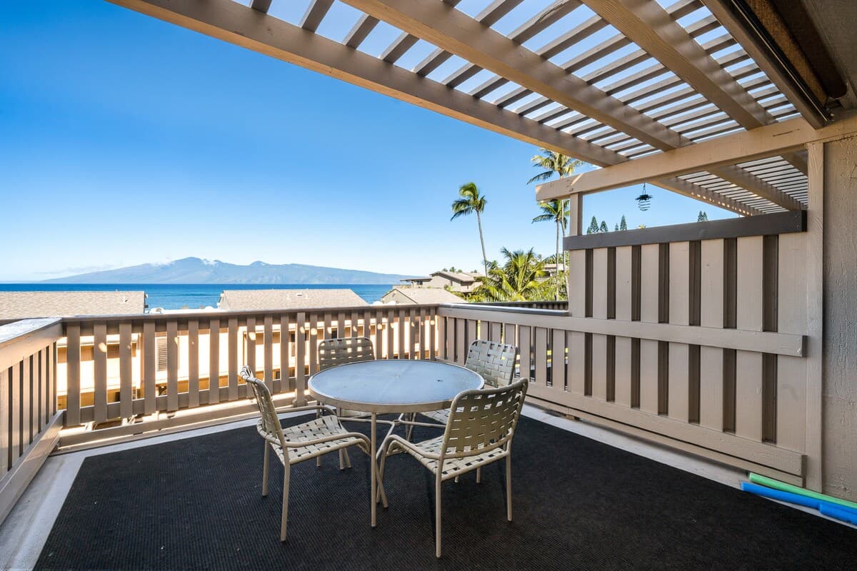 Condo in Lahaina · ★4.6 · 2 bedrooms · 3 beds · 2 baths - Photo 4