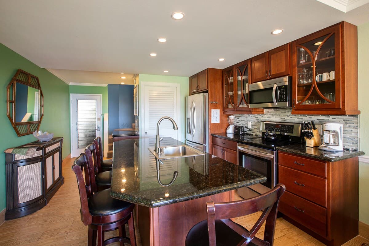 Condo in Lahaina · ★4.43 · 2 bedrooms · 4 beds · 2.5 private baths - Photo 5