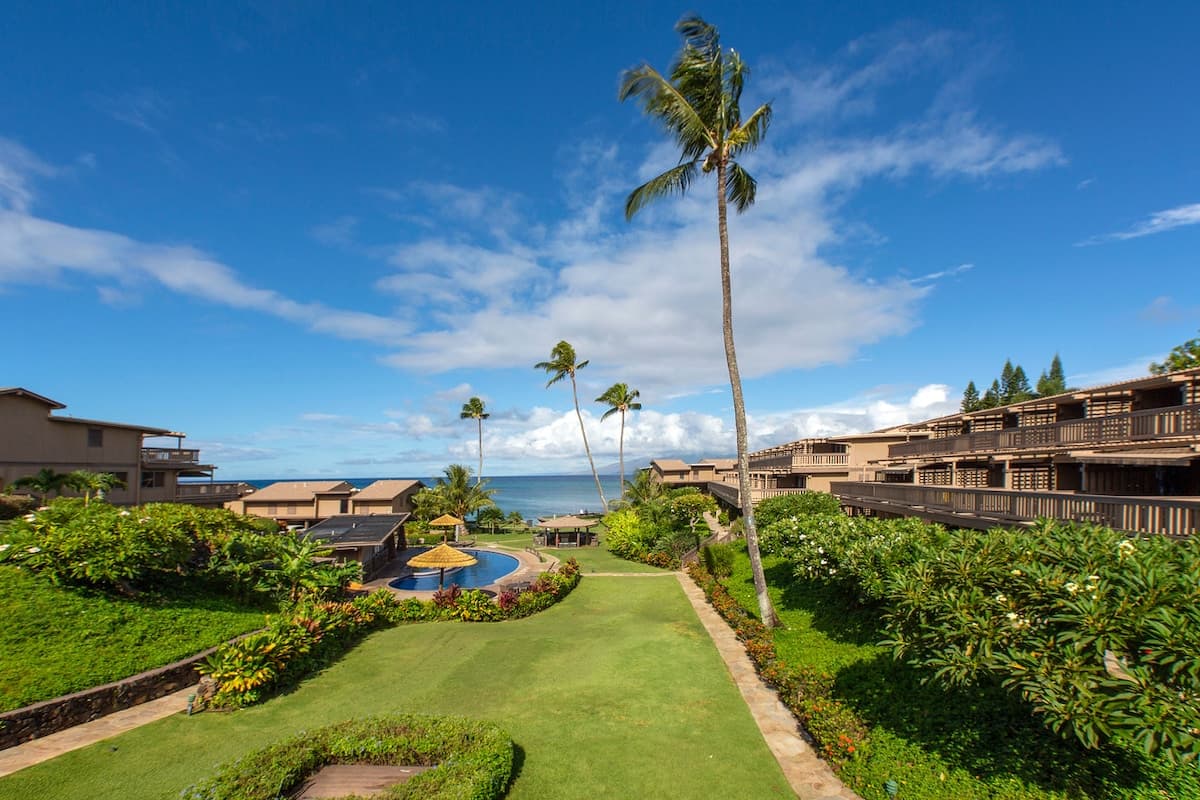 Condo in Lahaina · ★4.43 · 2 bedrooms · 4 beds · 2.5 private baths - Photo 2