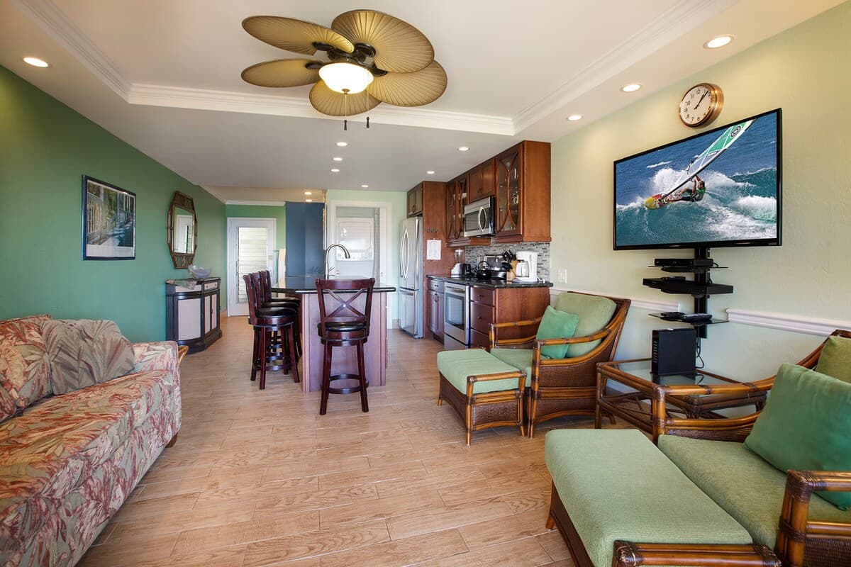 Condo in Lahaina · ★4.43 · 2 bedrooms · 4 beds · 2.5 private baths - Photo 4