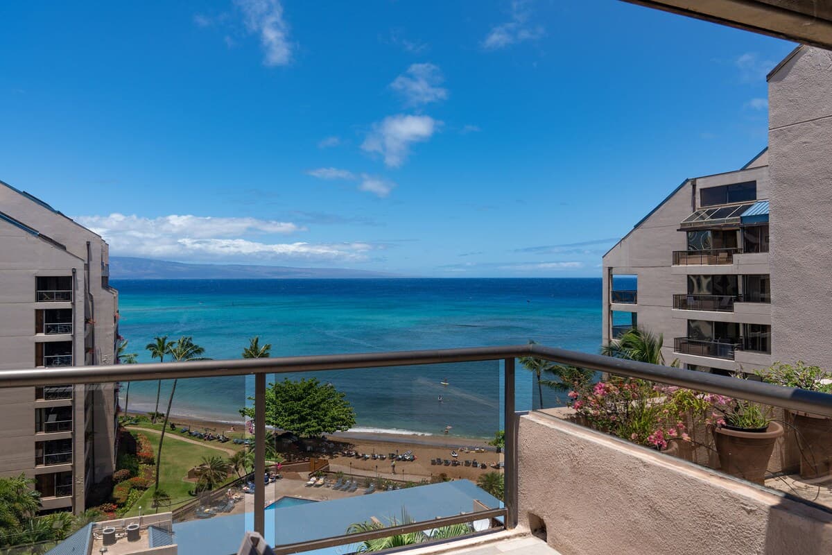 Condo in Lahaina · ★4.89 · 3 bedrooms · 5 beds · 3 private baths - Photo 2