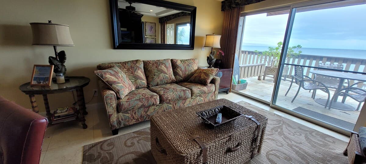 Condo in Lahaina · ★4.58 · 2 bedrooms · 4 beds · 2.5 baths - Photo 2
