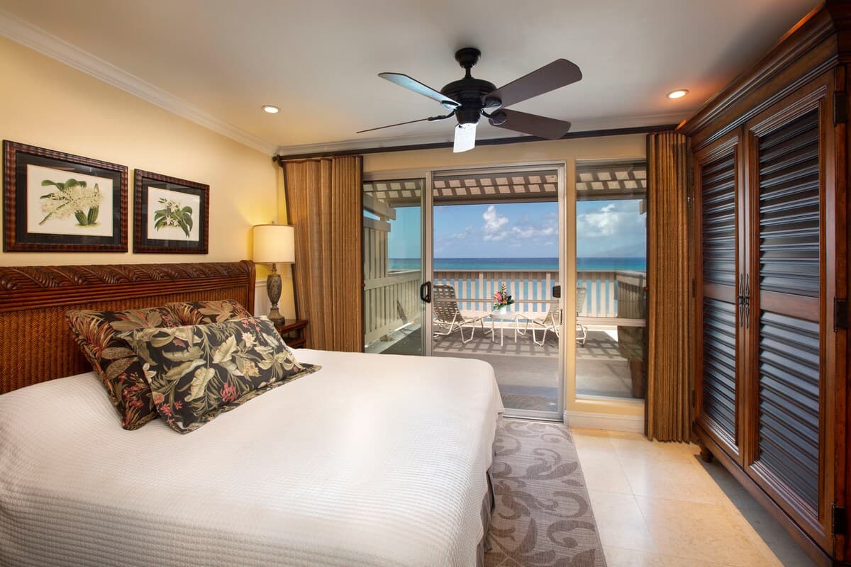 Condo in Lahaina · ★4.58 · 2 bedrooms · 4 beds · 2.5 baths - Photo 5