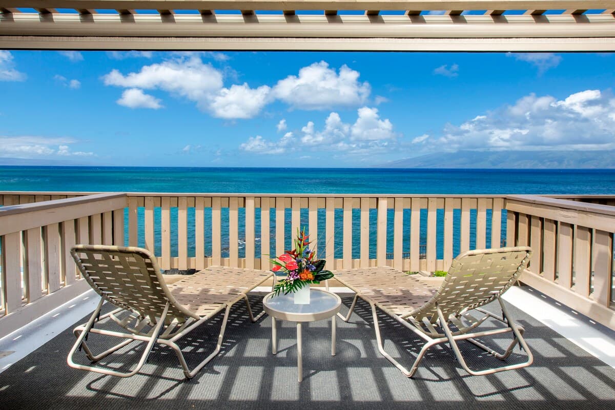 Condo in Lahaina · ★4.58 · 2 bedrooms · 4 beds · 2.5 baths - Photo 4