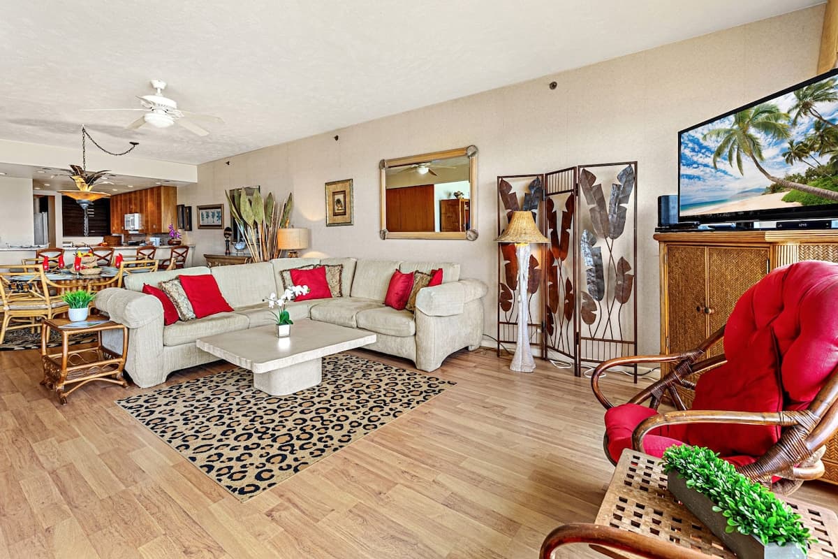 Condo in Lahaina · ★4.29 · 2 bedrooms · 2 beds · 2 baths - Photo 5