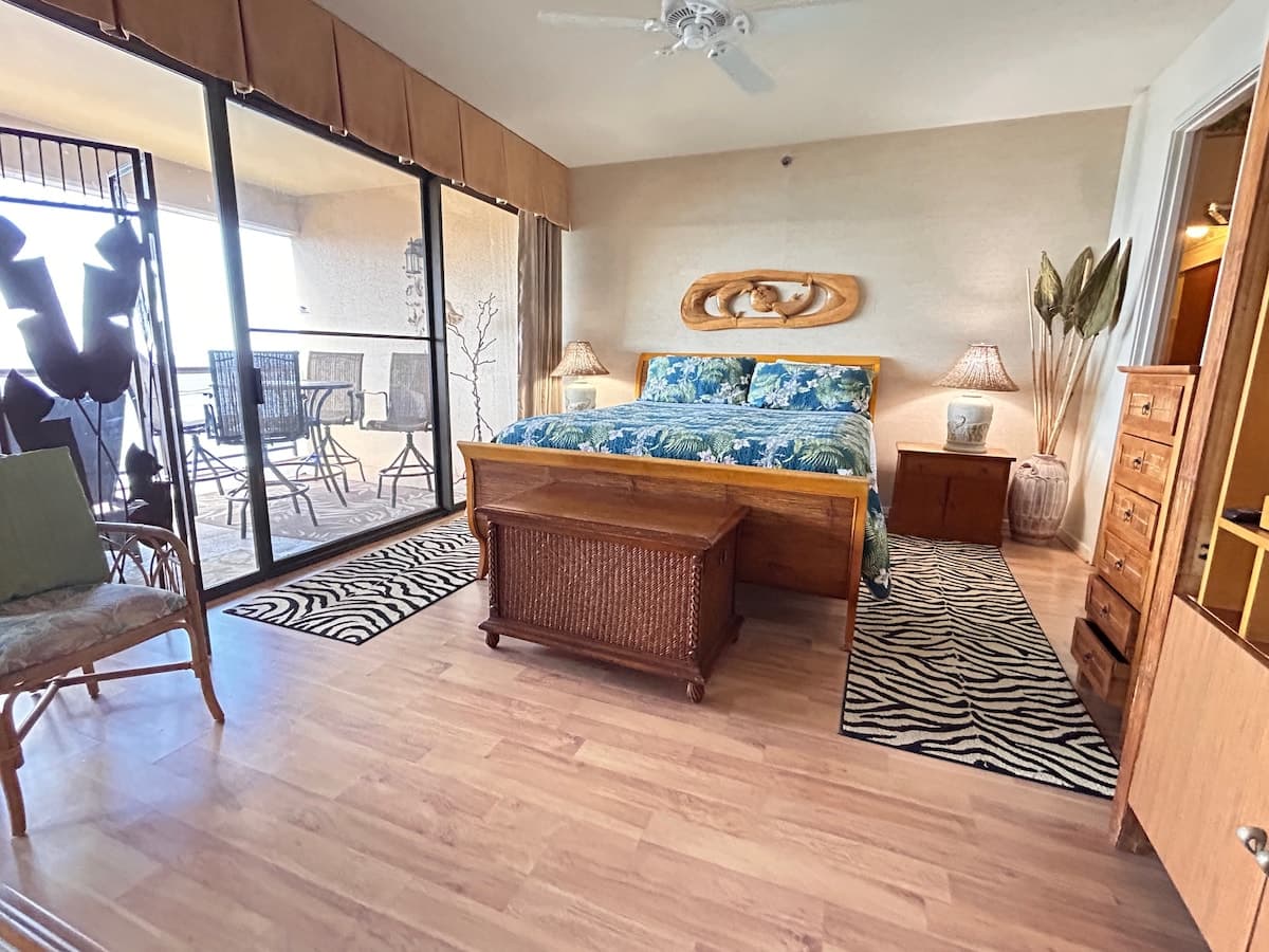 Condo in Lahaina · ★4.29 · 2 bedrooms · 2 beds · 2 baths - Photo 4
