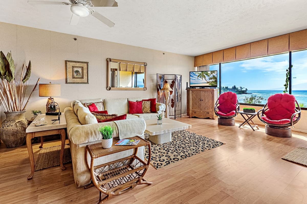Condo in Lahaina · ★4.29 · 2 bedrooms · 2 beds · 2 baths - Photo 2