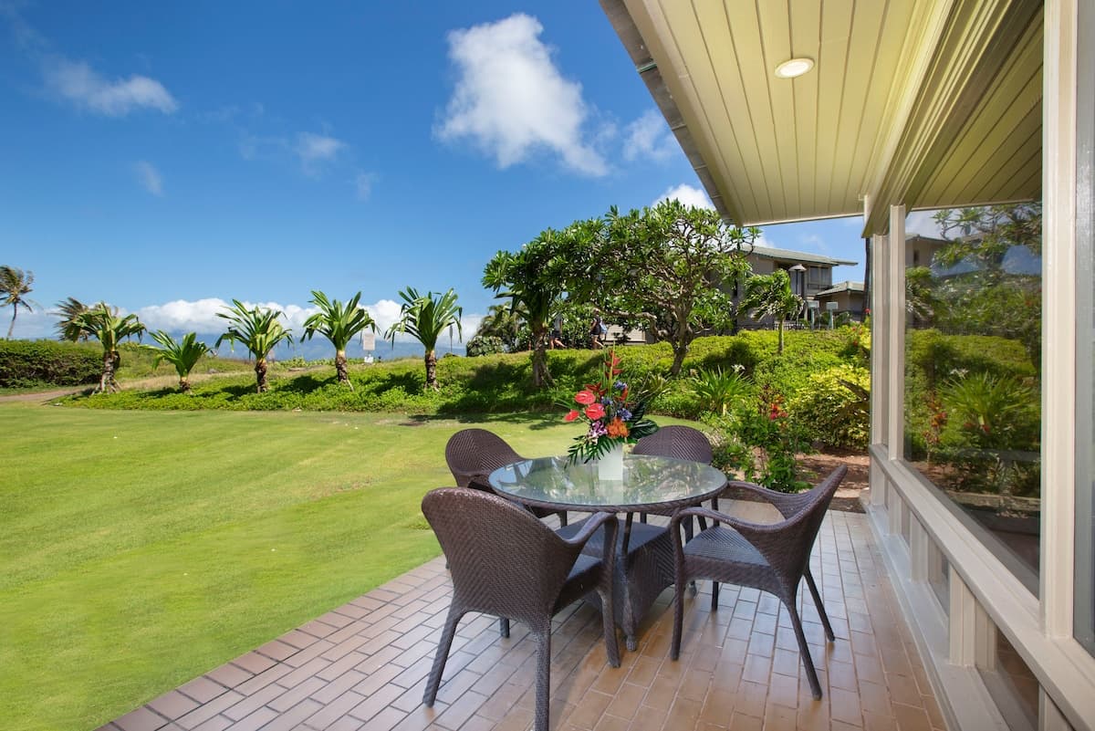 Condo in Lahaina · ★4.65 · 2 bedrooms · 3 beds · 2.5 baths - Photo 4