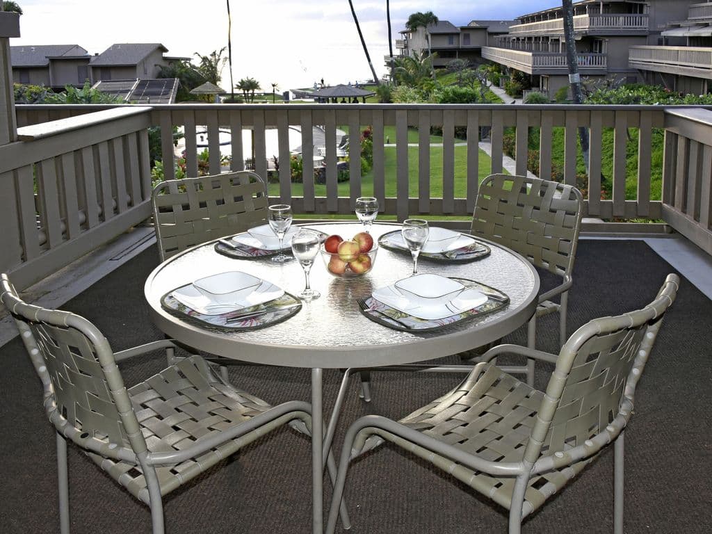 Condo in Lahaina · ★4.0 · 2 bedrooms · 4 beds · 2 baths - Photo 2
