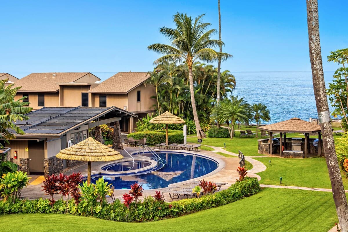 Condo in Lahaina · ★4.11 · 2 bedrooms · 4 beds · 2.5 baths - Photo 2