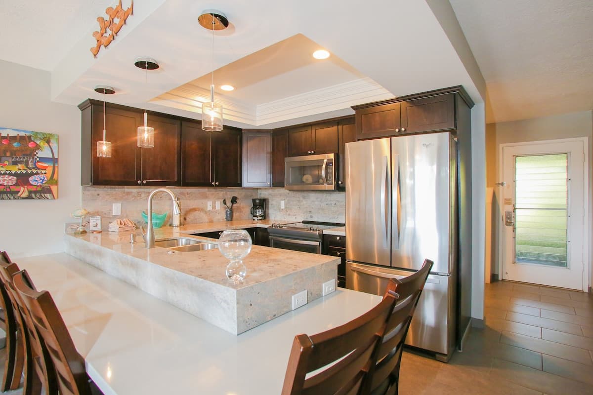 Condo in Lahaina · ★4.67 · 2 bedrooms · 4 beds · 2.5 baths - Photo 1