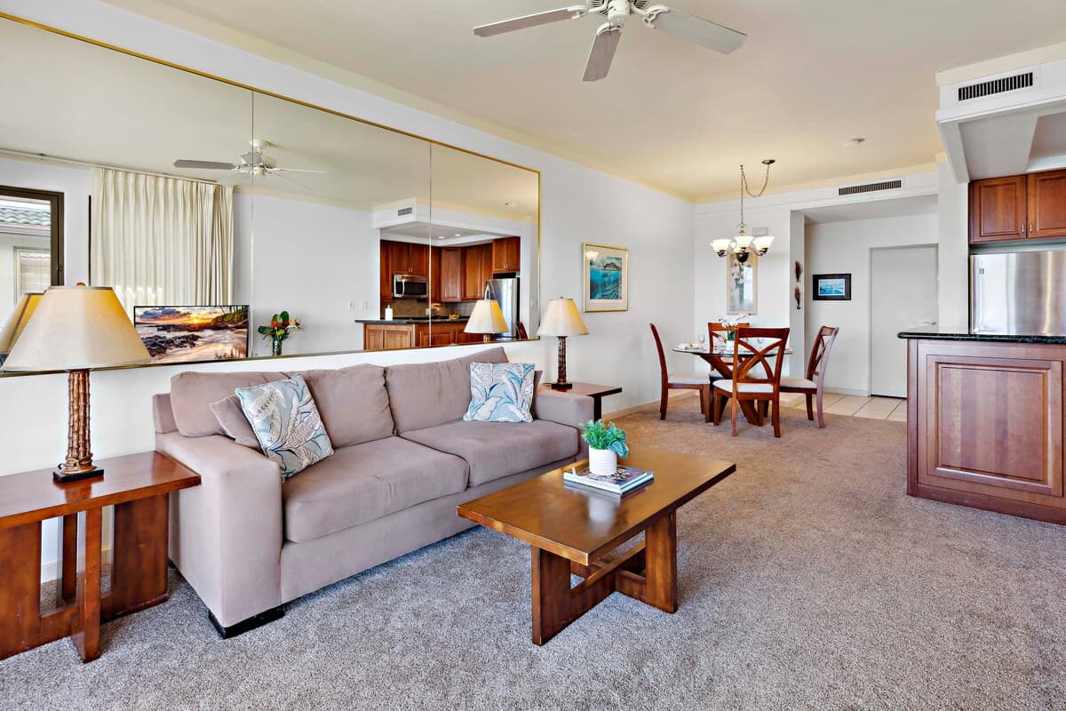 Condo in Lahaina · ★4.3 · 1 bedroom · 2 beds · 2 private baths - Photo 4