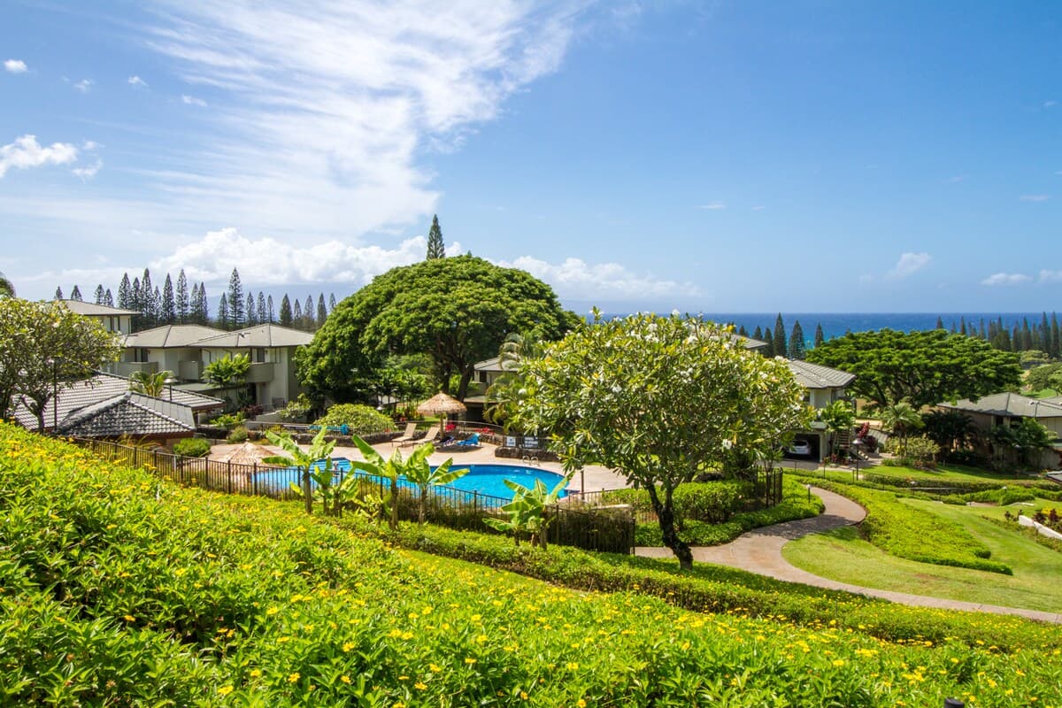 Condo in Lahaina · ★4.3 · 1 bedroom · 2 beds · 2 private baths - Photo 2