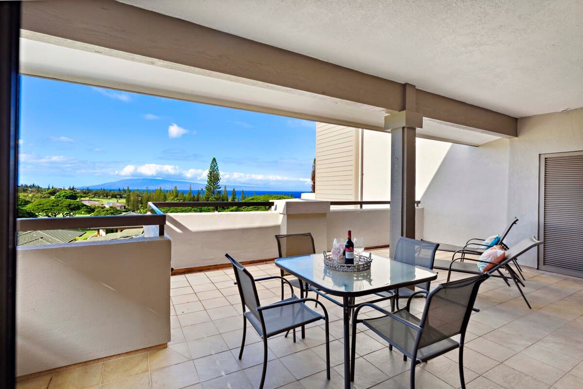 Condo in Lahaina · ★4.3 · 1 bedroom · 2 beds · 2 private baths - Photo 3