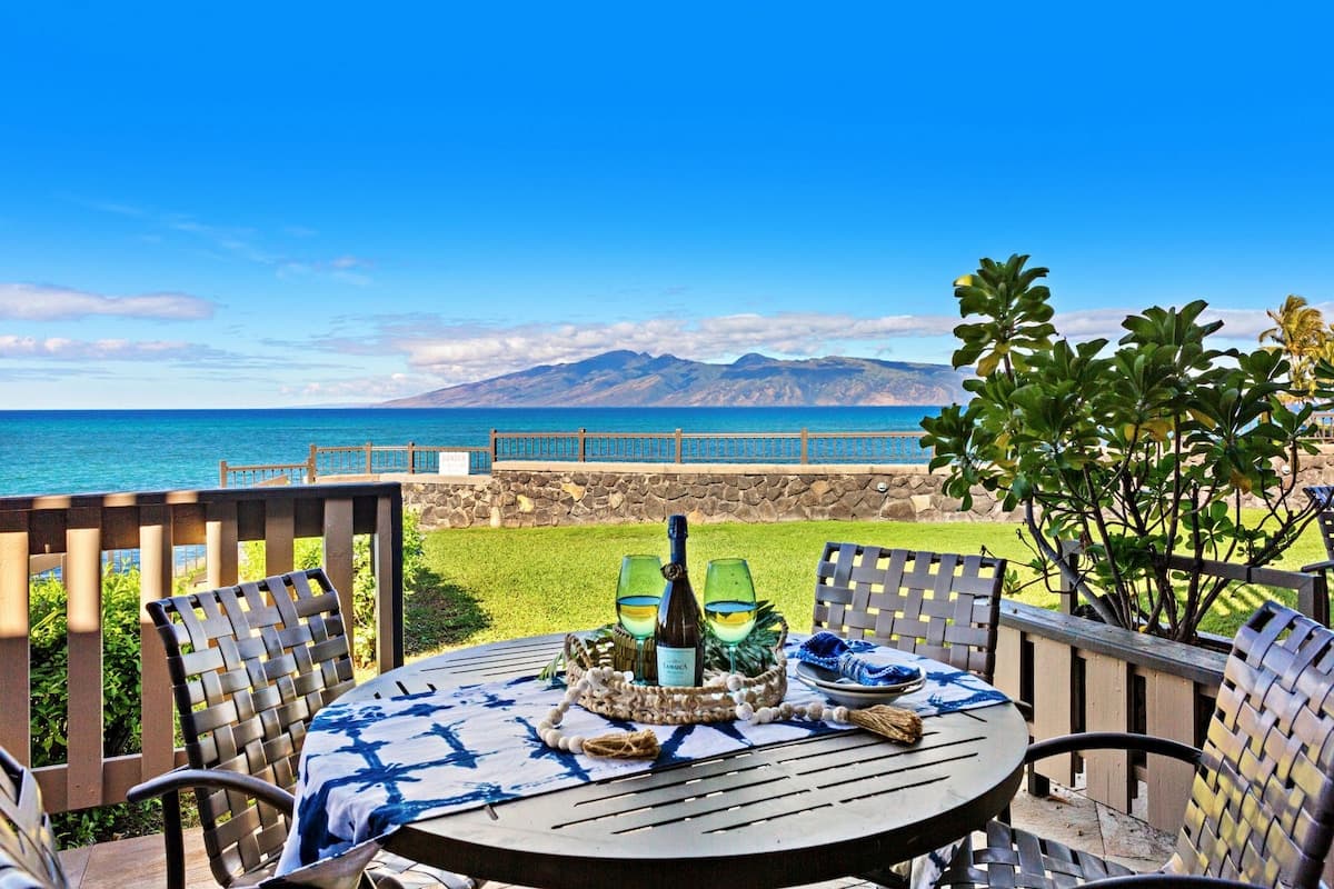 Condo in Lahaina · ★4.43 · 2 bedrooms · 4 beds · 2.5 baths - Photo 2