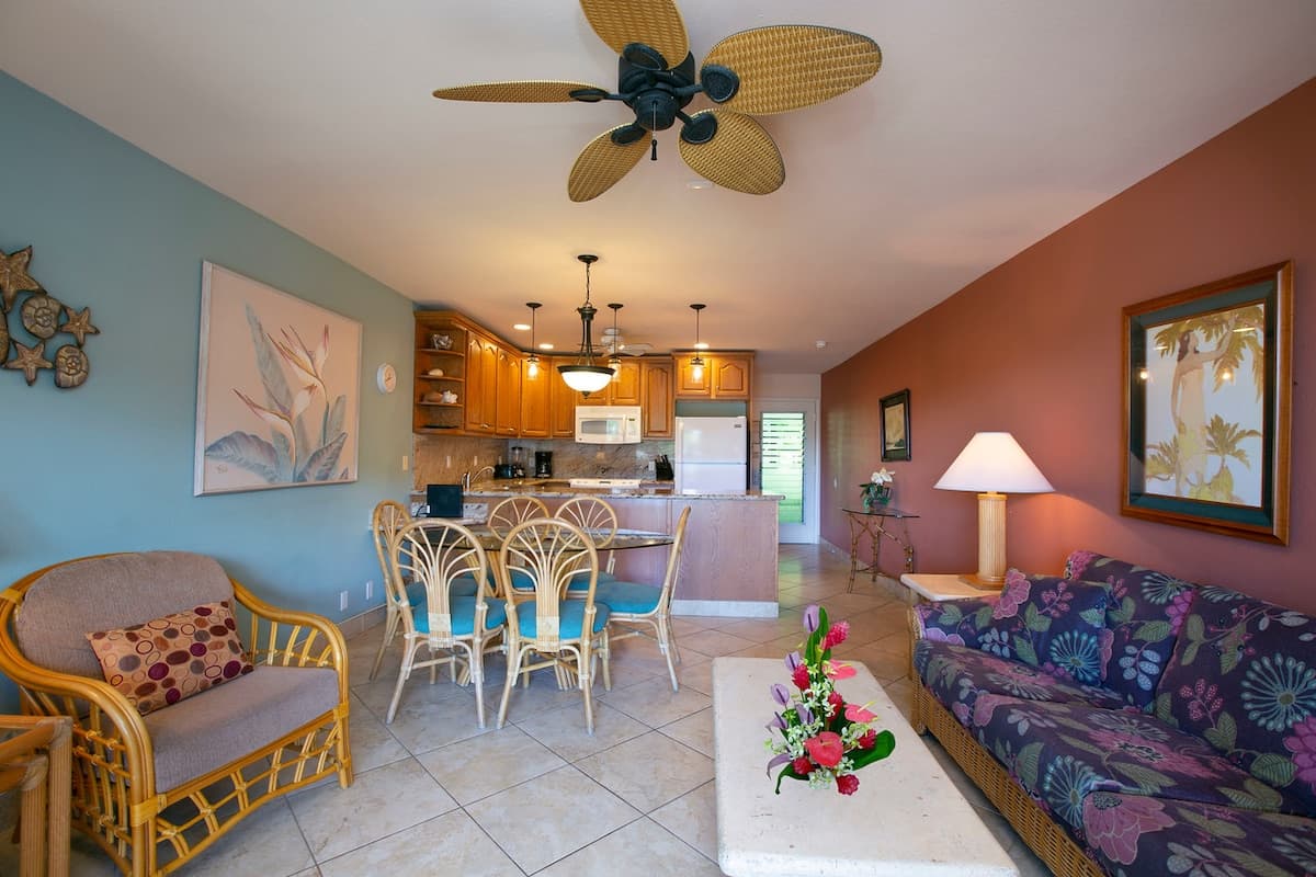 Condo in Lahaina · ★4.61 · 2 bedrooms · 4 beds · 2.5 private baths - Photo 3