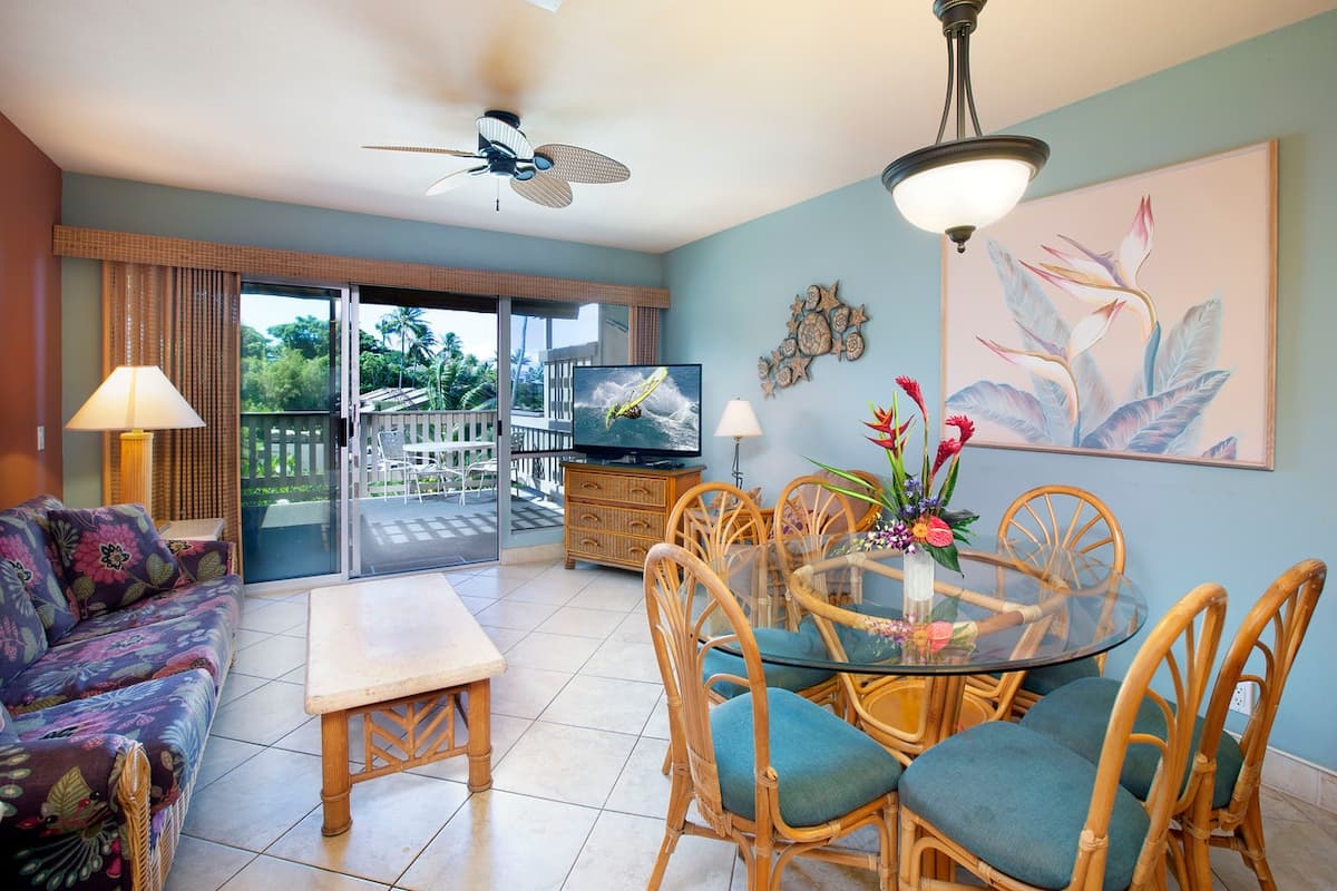 Condo in Lahaina · ★4.61 · 2 bedrooms · 4 beds · 2.5 private baths - Photo 4