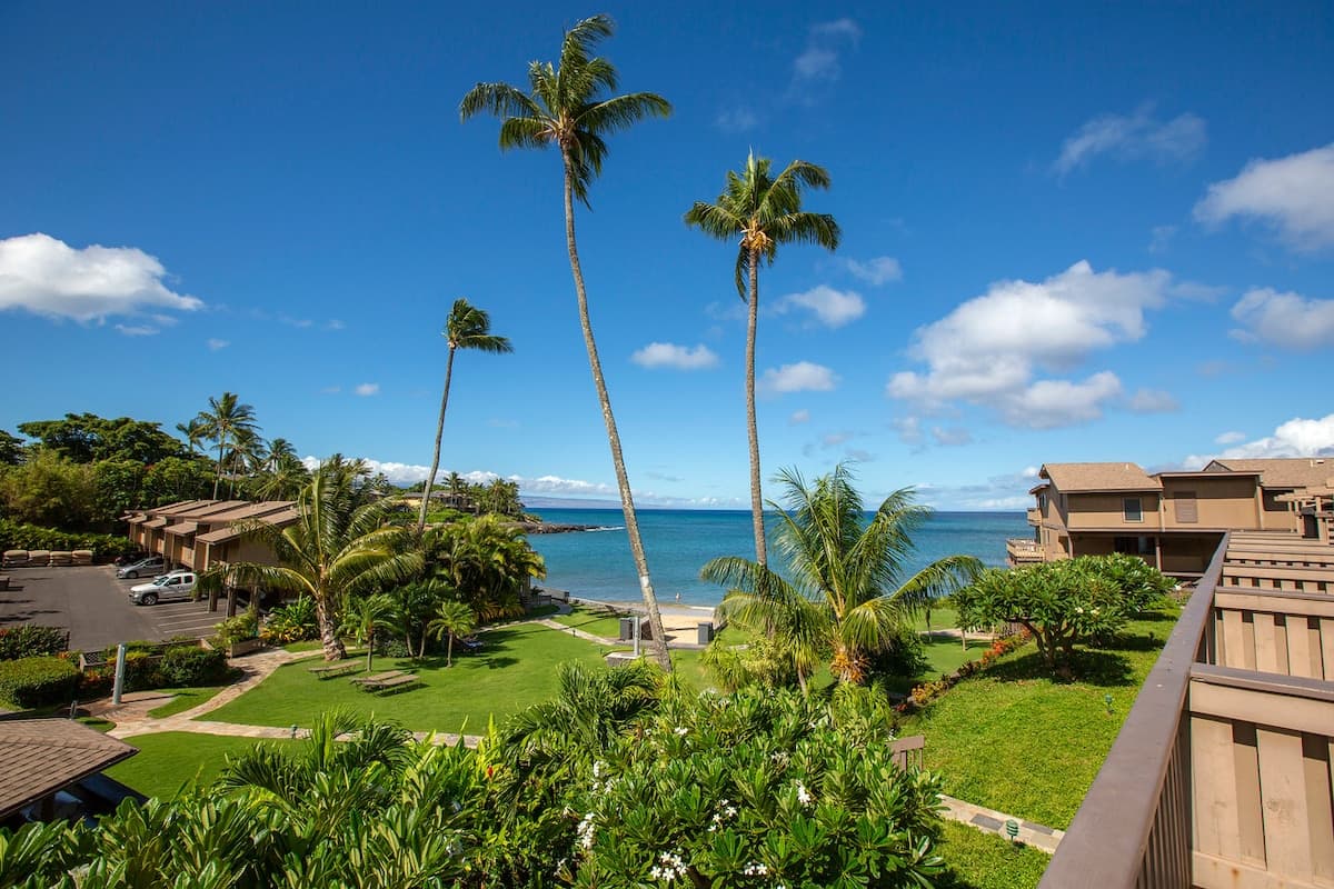 Condo in Lahaina · ★4.61 · 2 bedrooms · 4 beds · 2.5 private baths - Photo 1