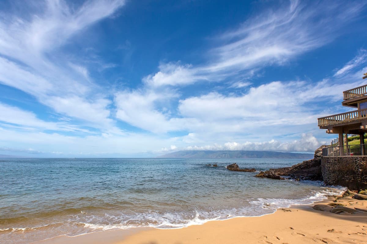 Condo in Lahaina · ★4.61 · 2 bedrooms · 4 beds · 2.5 private baths - Photo 2