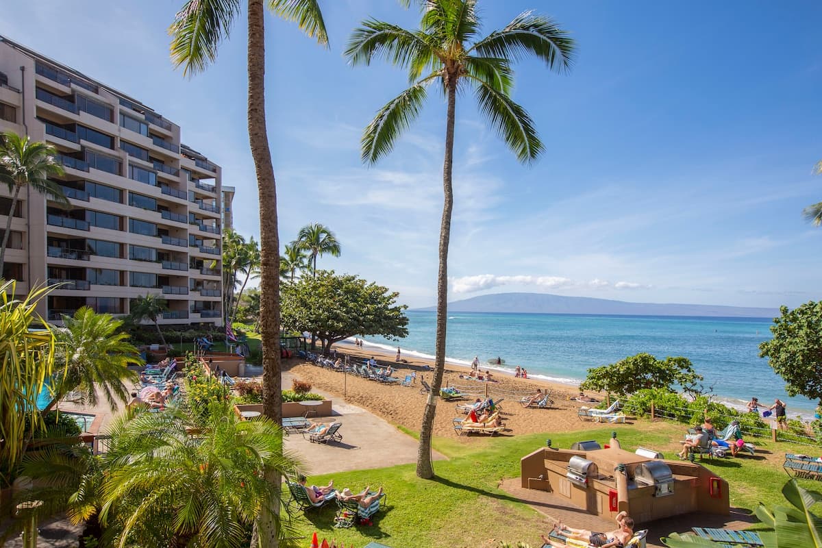 Condo in Lahaina · ★4.6 · 1 bedroom · 2 beds · 2 baths - Photo 1
