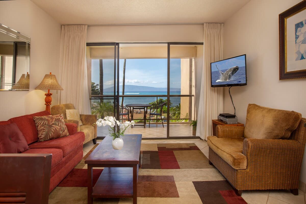 Condo in Lahaina · ★4.6 · 1 bedroom · 2 beds · 2 baths - Photo 2