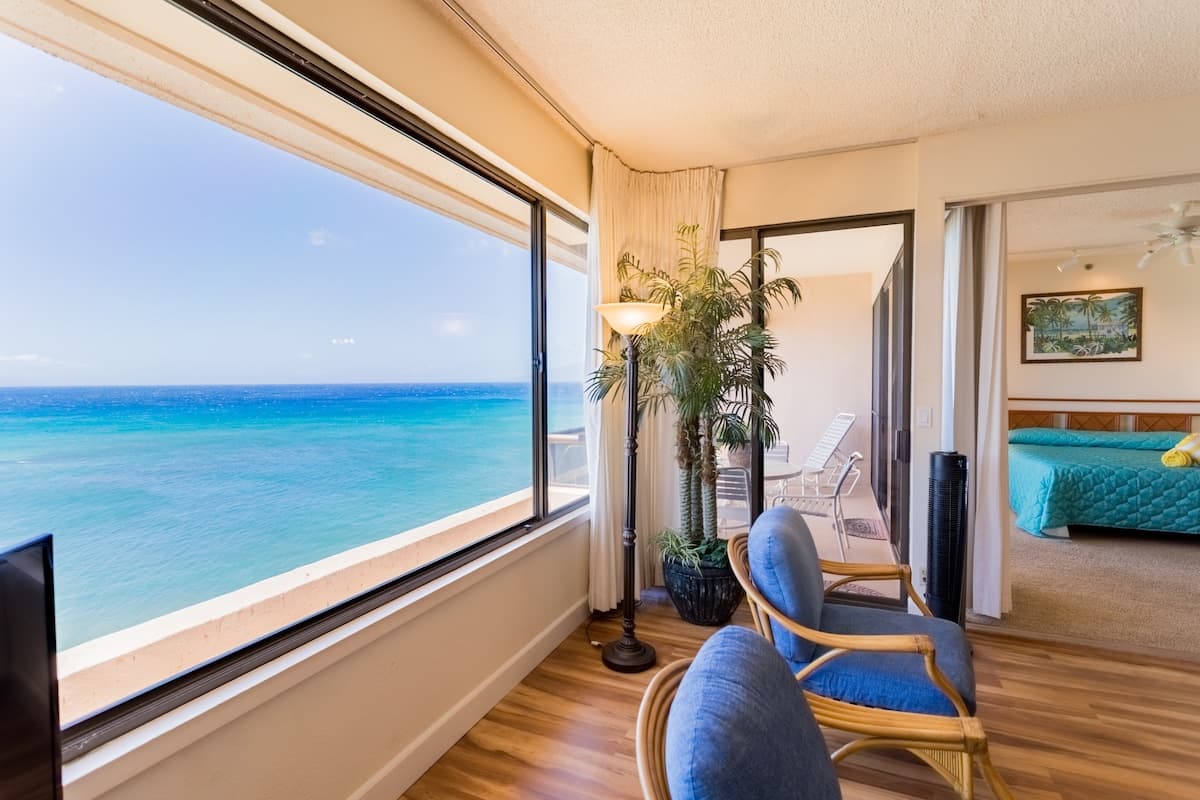 Condo in Lahaina · ★5.0 · 2 bedrooms · 4 beds · 2 private baths - Photo 4