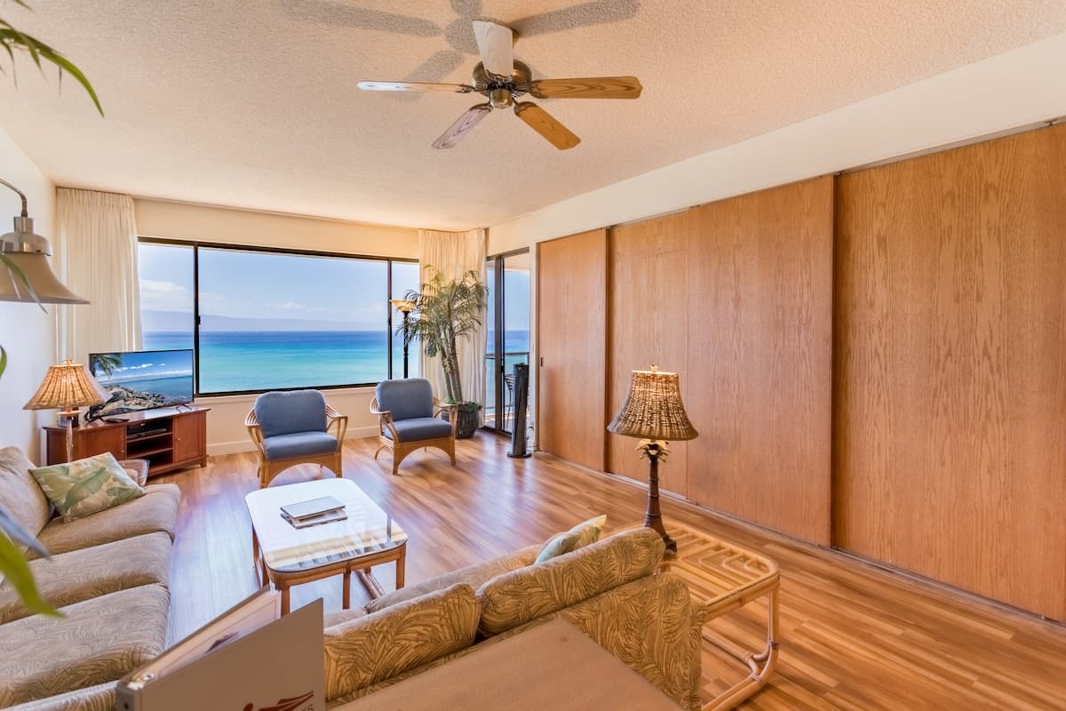Condo in Lahaina · ★5.0 · 2 bedrooms · 4 beds · 2 private baths - Photo 3