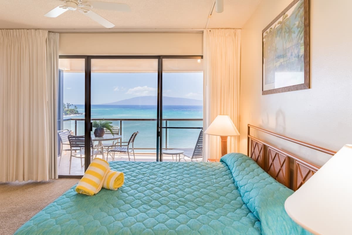 Condo in Lahaina · ★5.0 · 2 bedrooms · 4 beds · 2 private baths - Photo 2