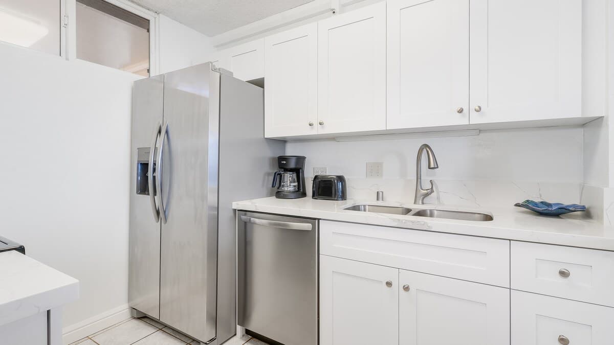 Condo in Lahaina · ★4.8 · 1 bedroom · 2 beds · 1 private bath - Photo 5