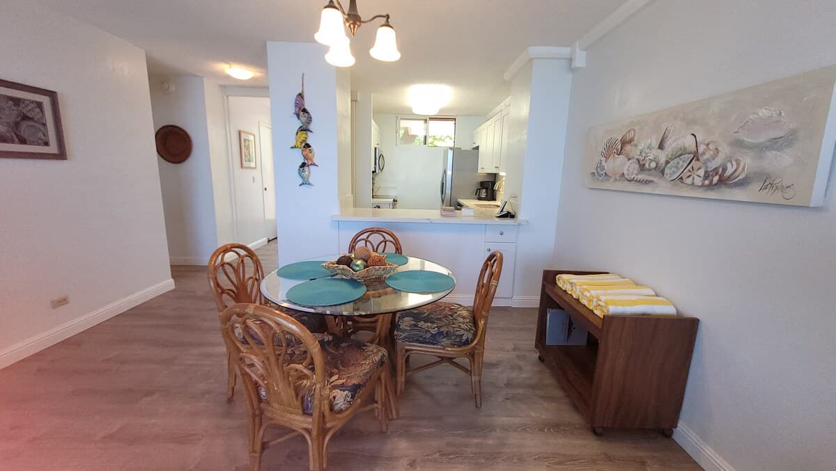 Condo in Lahaina · ★4.8 · 1 bedroom · 2 beds · 1 private bath - Photo 3
