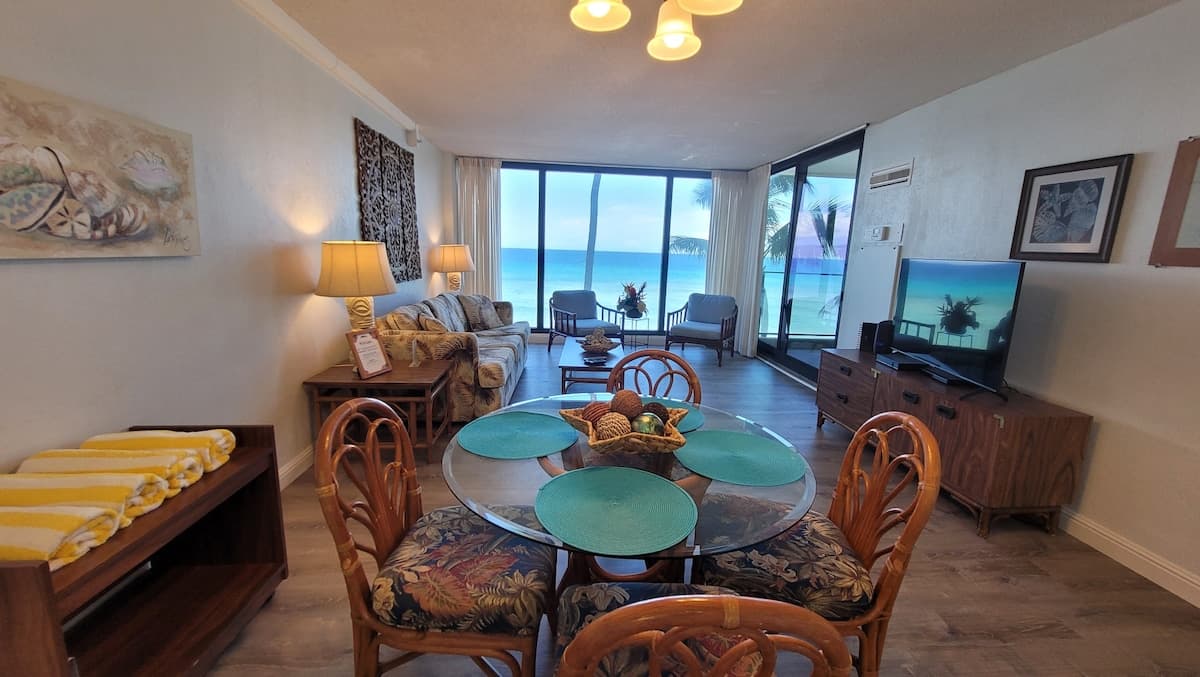 Condo in Lahaina · ★4.8 · 1 bedroom · 2 beds · 1 private bath - Photo 1