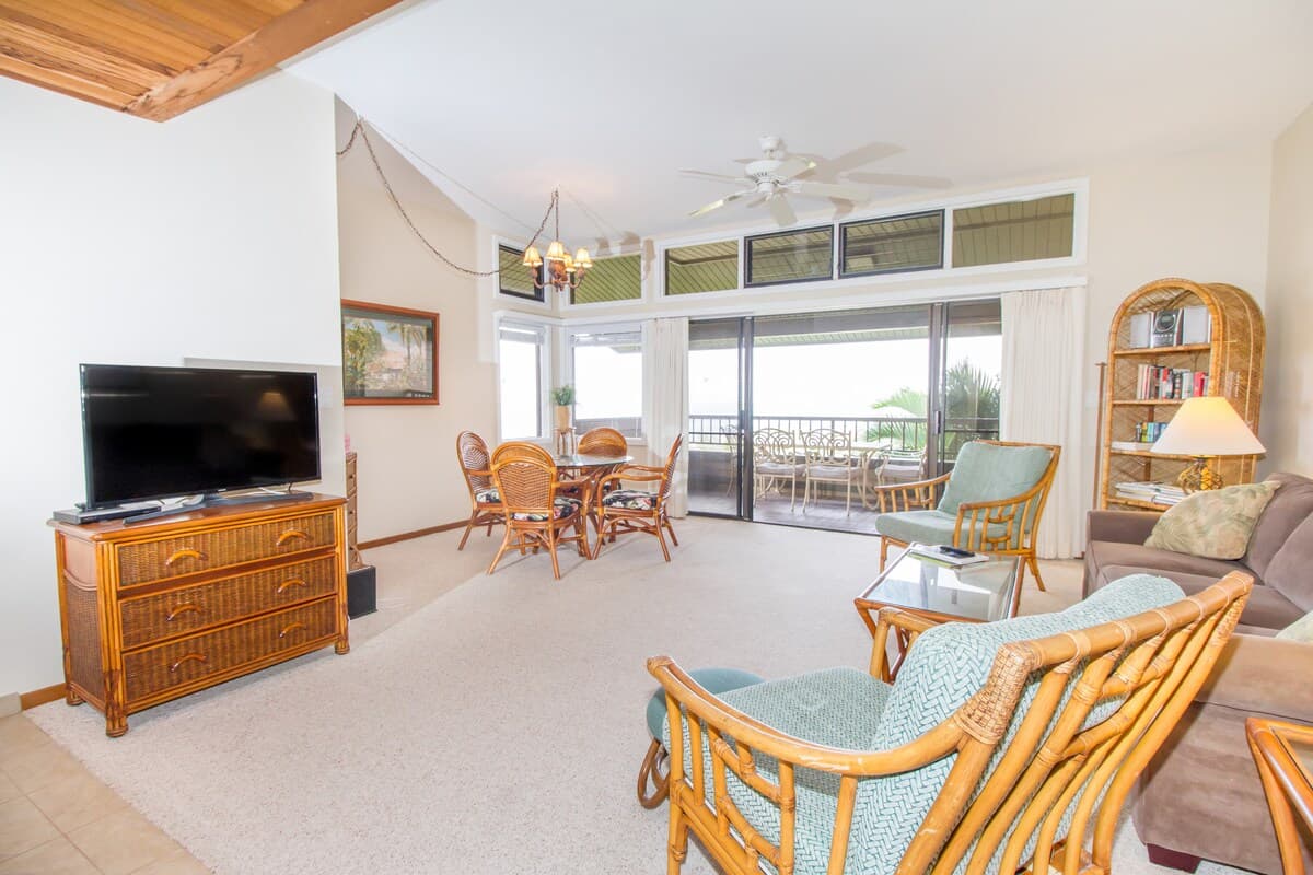 Condo in Lahaina · ★4.59 · 1 bedroom · 2 beds · 2 private baths - Photo 5
