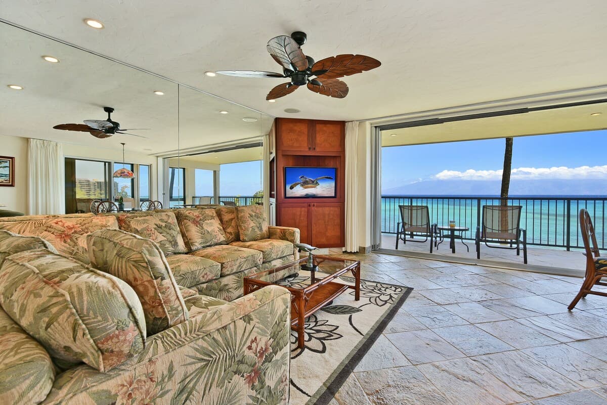 Condo in Lahaina · ★4.33 · 1 bedroom · 1 bed · 2 private baths - Photo 5