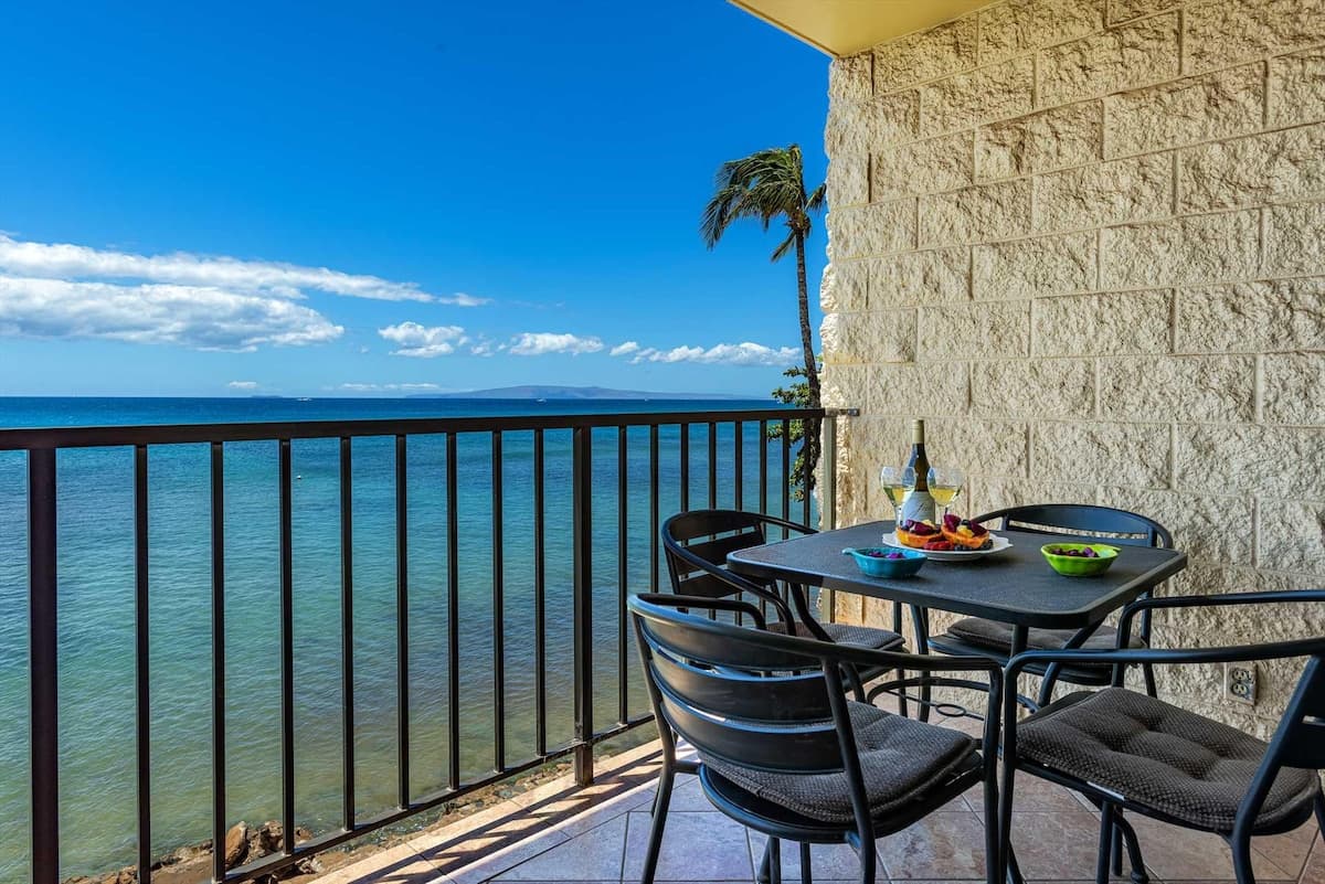 Condo in Wailuku · ★4.55 · 2 bedrooms · 2 beds · 2 baths - Photo 2