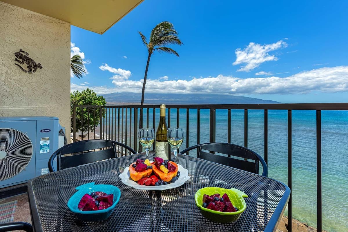 Condo in Wailuku · ★4.55 · 2 bedrooms · 2 beds · 2 baths - Photo 1