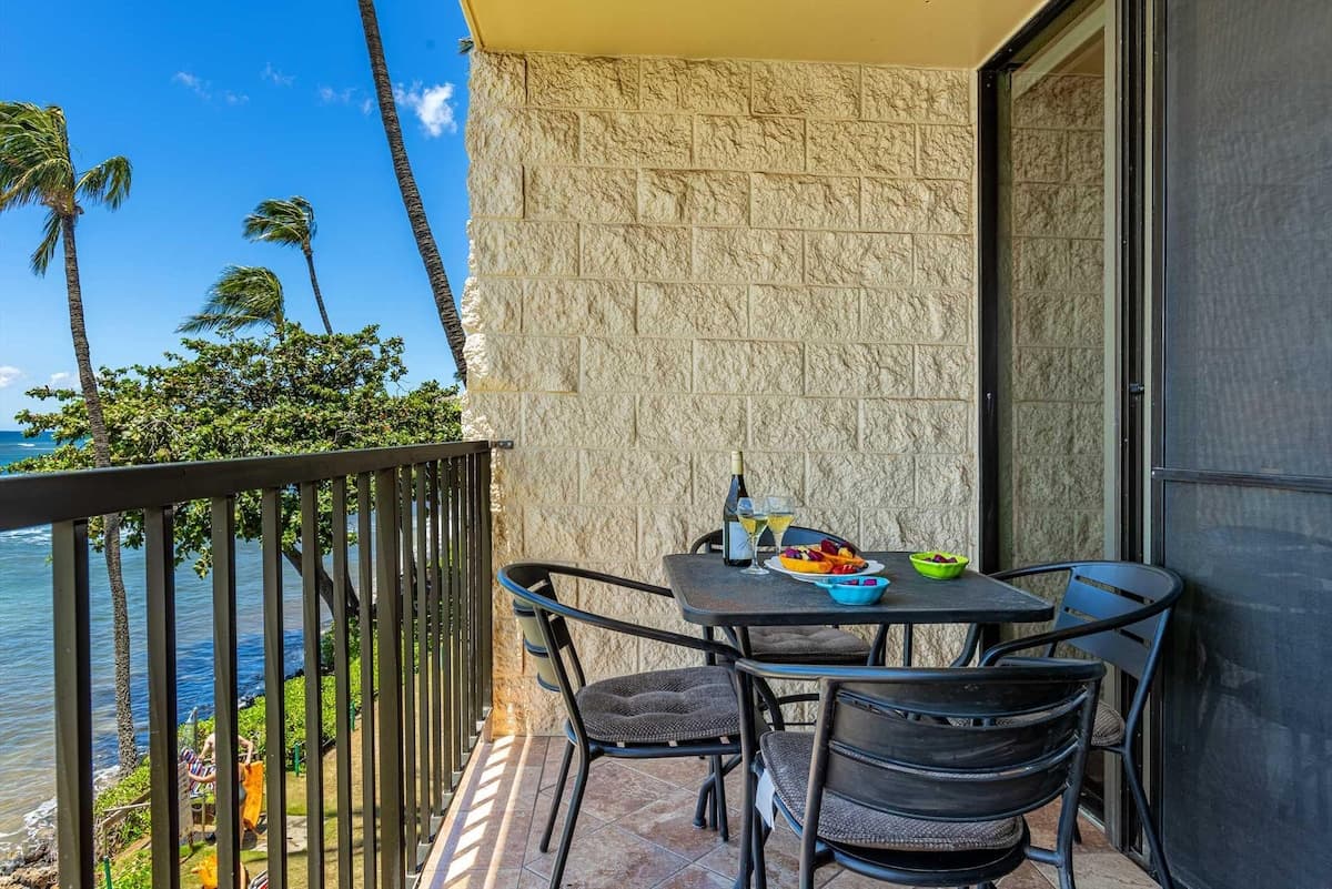 Condo in Wailuku · ★4.55 · 2 bedrooms · 2 beds · 2 baths - Photo 3