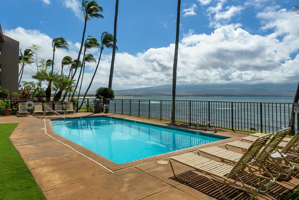 Condo in Wailuku · ★4.93 · 3 bedrooms · 4 beds · 2 private baths - Photo 3