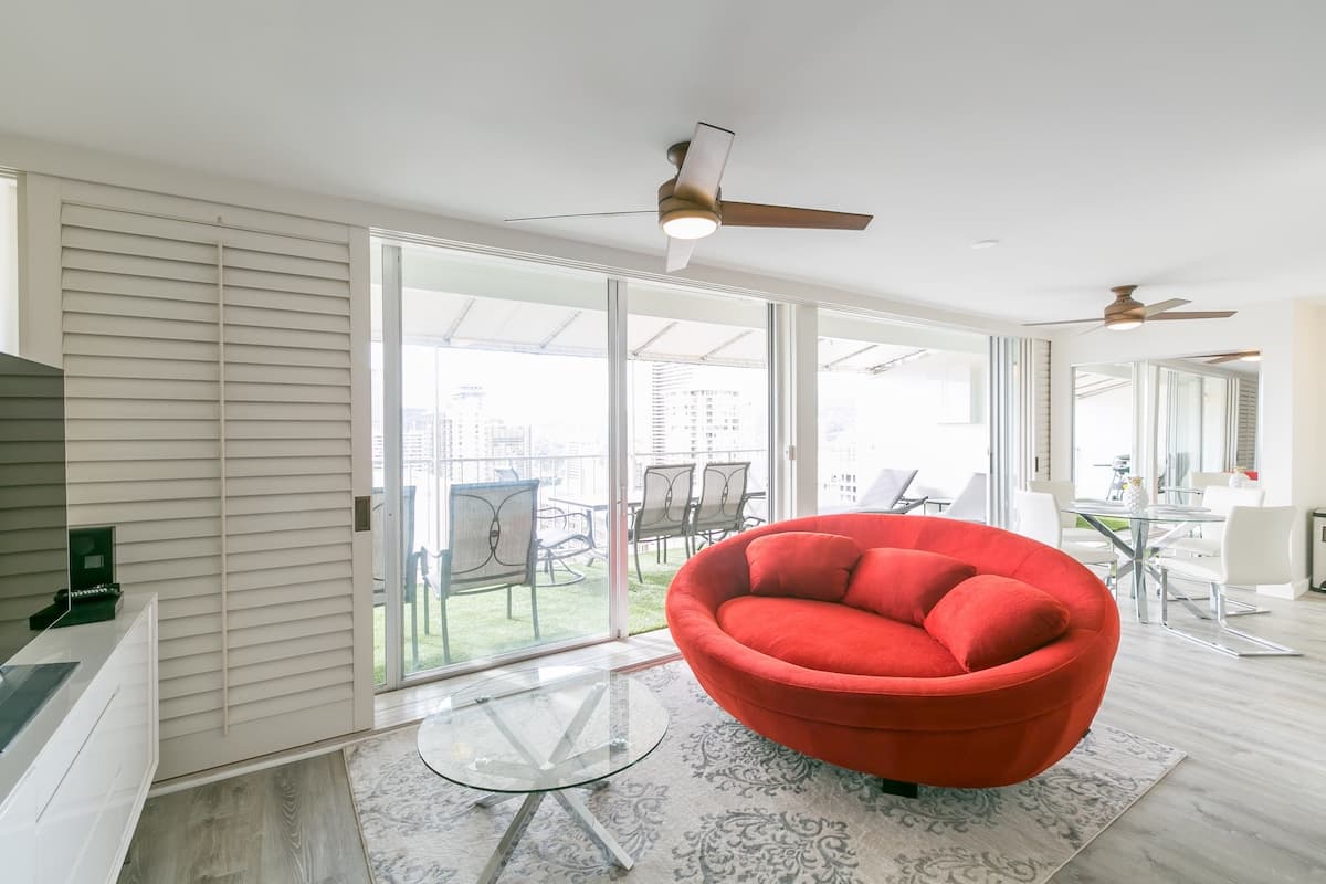 Condo in Honolulu · ★4.66 · 1 bedroom · 3 beds · 2 private baths - Photo 1