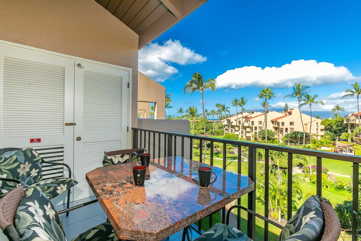 Condo in Kihei · ★4.88 · 2 bedrooms · 3 beds · 2 shared baths - Photo 3
