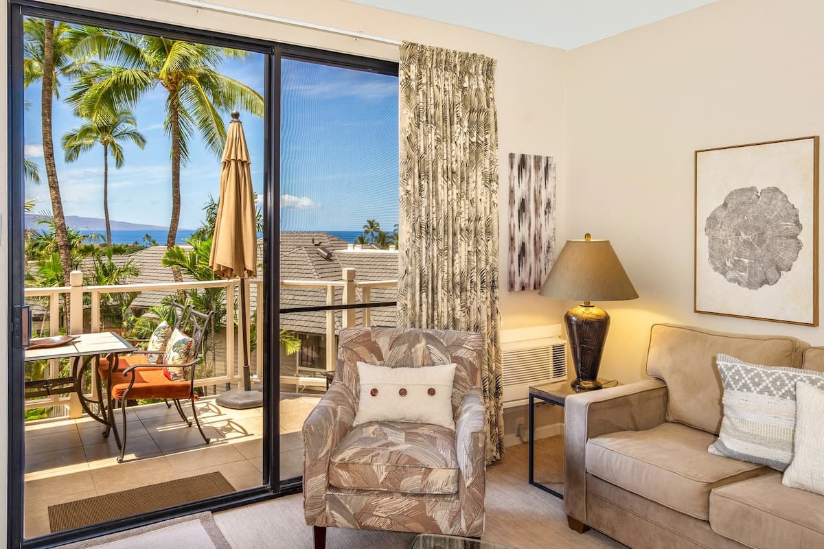 Condo in Wailea · ★4.83 · 2 bedrooms · 3 beds · 2 private baths - Photo 5