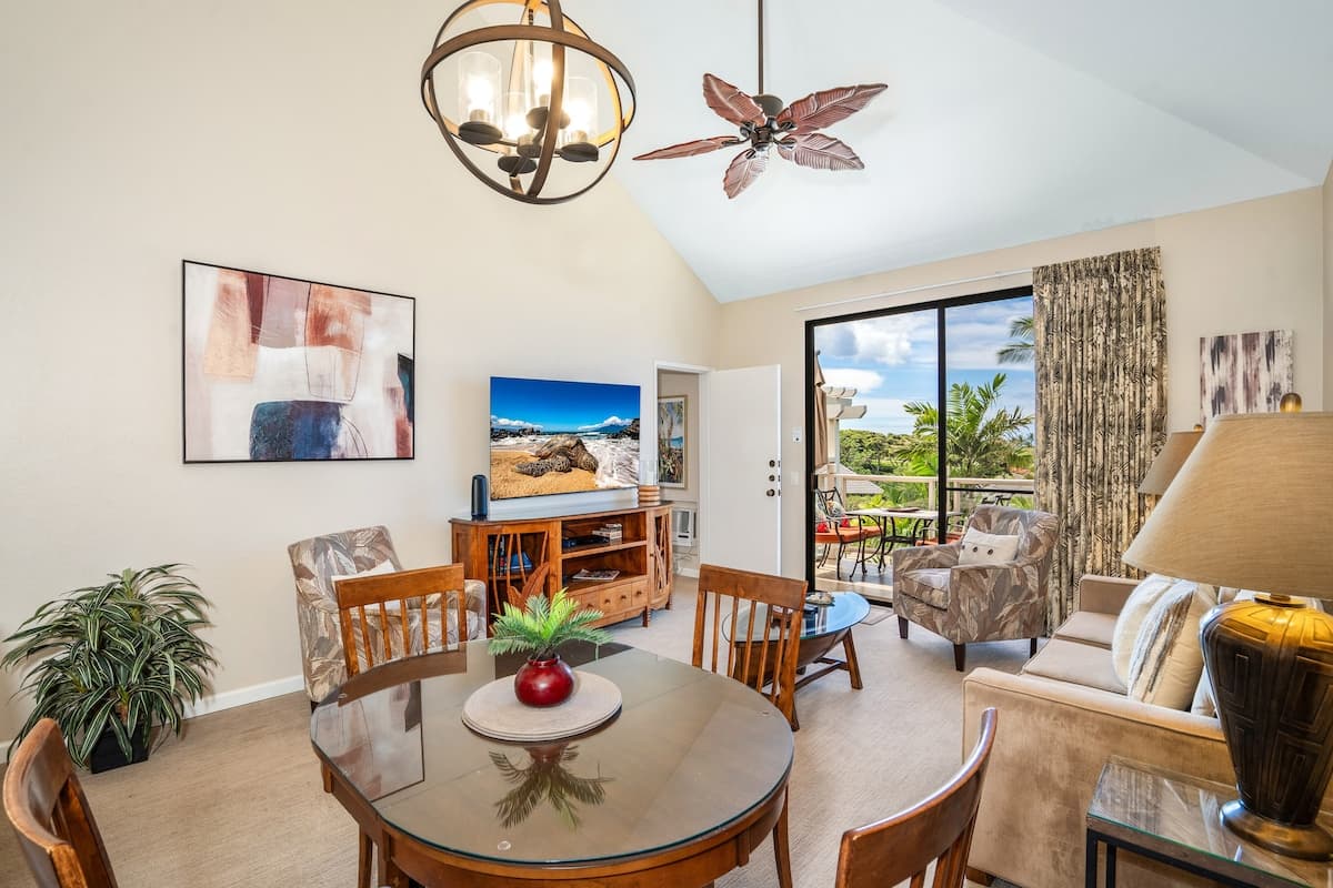 Condo in Wailea · ★4.83 · 2 bedrooms · 3 beds · 2 private baths - Photo 2