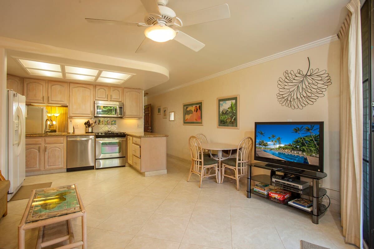 Condo in Kihei · ★4.86 · 1 bedroom · 2 beds · 1 private bath - Photo 5