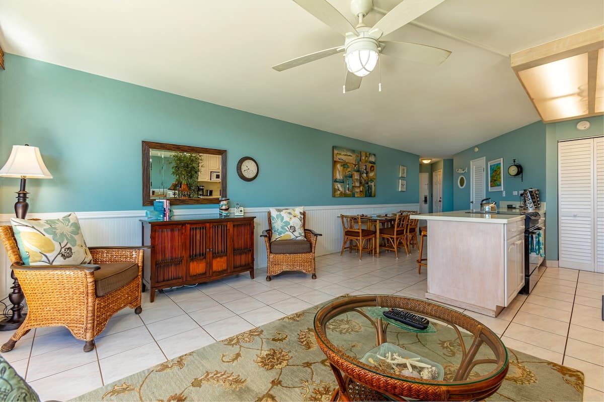 Condo in Kihei · ★4.6 · 1 bedroom · 2 beds · 2 baths - Photo 4