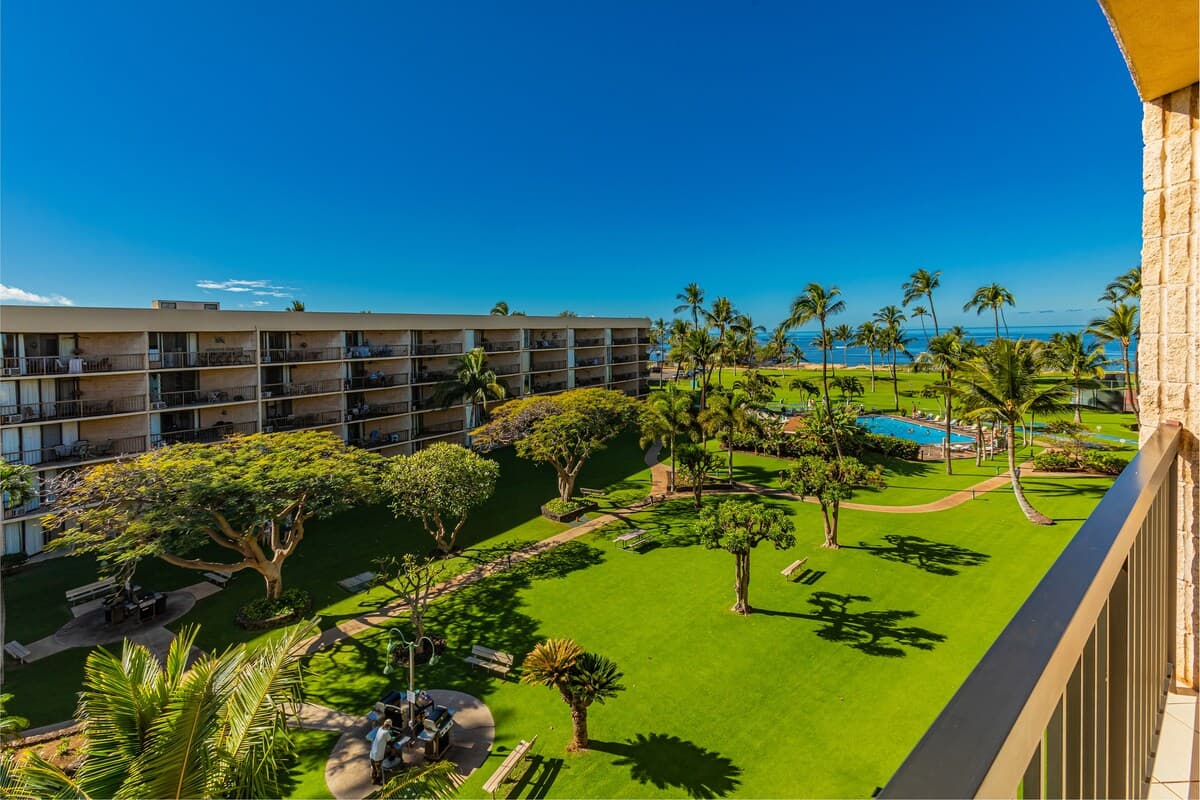 Condo in Kihei · ★4.6 · 1 bedroom · 2 beds · 2 baths - Photo 2