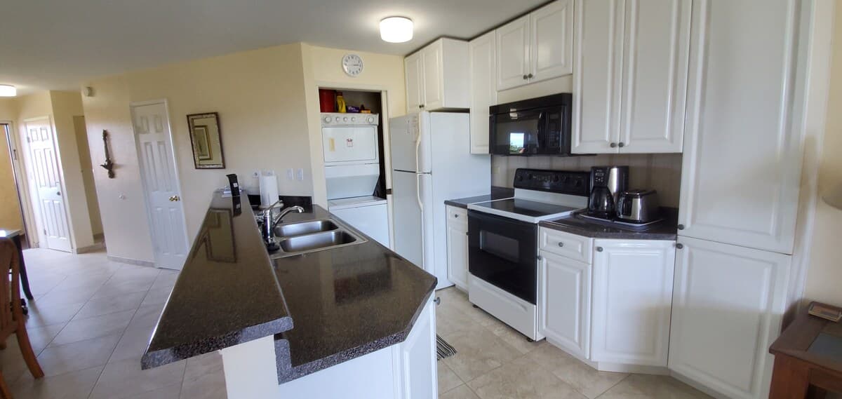Condo in Kihei · ★4.67 · 1 bedroom · 2 beds · 2 private baths - Photo 5