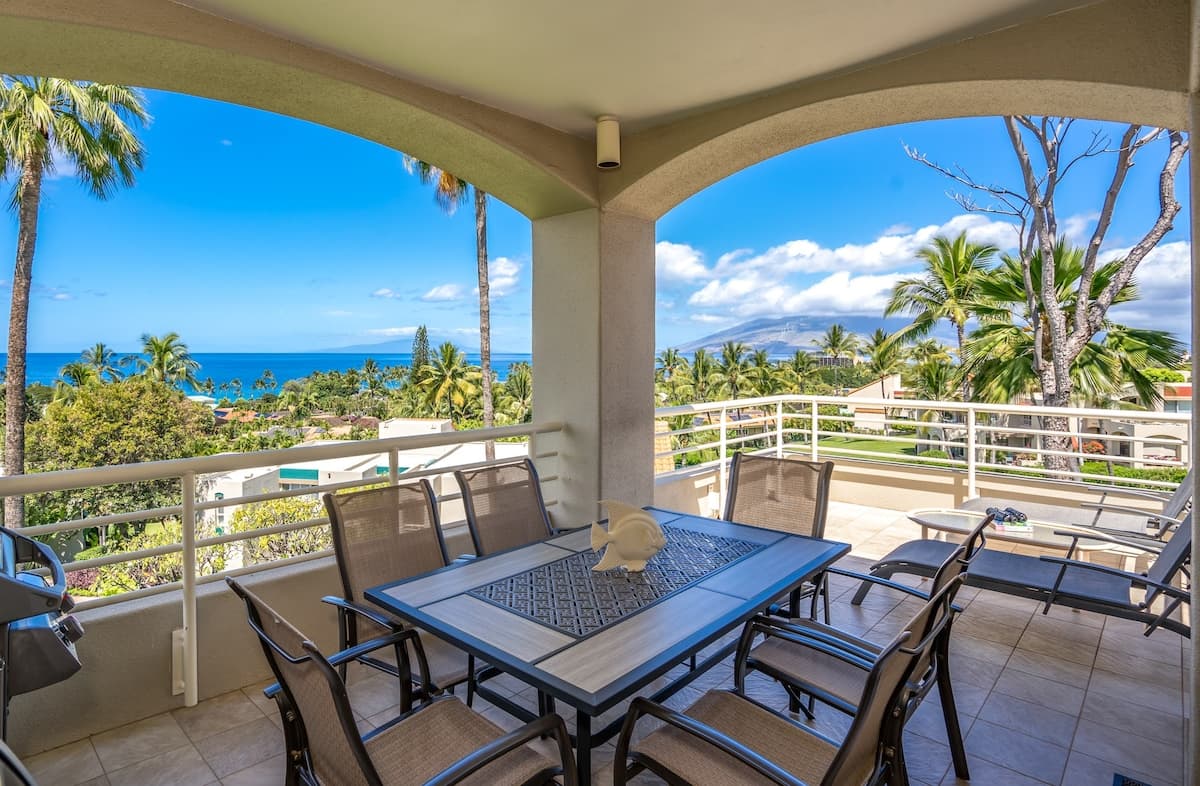 Condo in Wailea · ★4.0 · 2 bedrooms · 3 beds · 2 baths - Photo 1