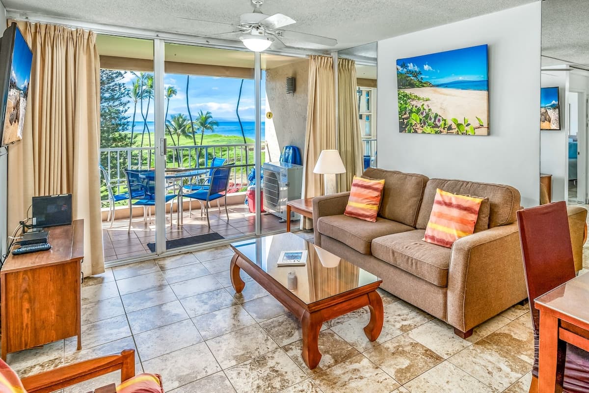 Condo in Kihei · ★4.86 · 2 bedrooms · 4 beds · 2 private baths - Photo 2