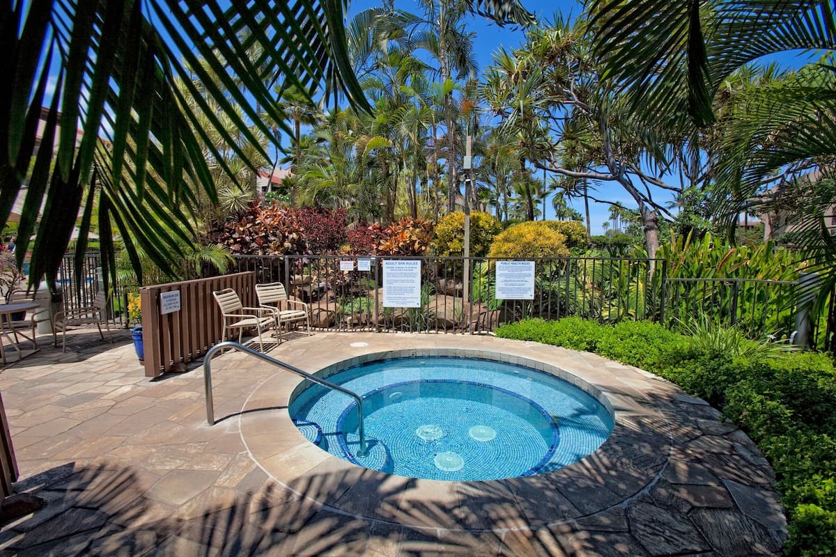Condo in Kihei · ★4.71 · 2 bedrooms · 3 beds · 2 baths - Photo 3